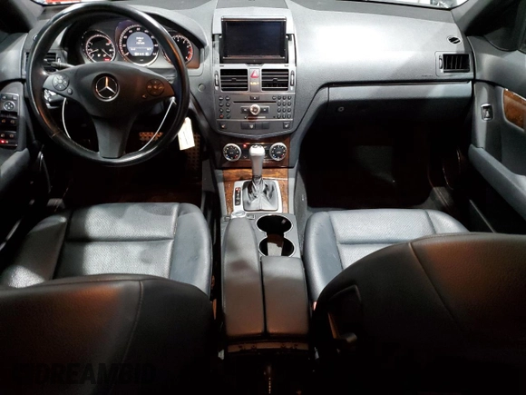 2011 Mercedes-Benz C 300 Sport z VIN WDDGF8BB5BR140804, wystawiony jako Copart lot #55286805 z przebiegiem 137 640 mil mil oraz Szkoda całkowita • Salvage title. Historia ofert i sprzedaży dostępna na DreamBid. Obrazek 8.