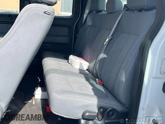 2013 Ford F-150 XL z VIN 1FTFX1EFXDKE62701, wystawiony jako IAAI lot #42762786 z przebiegiem 273 437 mil mil oraz . Historia ofert i sprzedaży dostępna na DreamBid. Obrazek 4.
