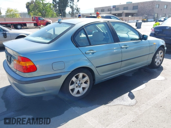 2004 BMW 3 Series 325i with VIN WBAAZ33484KP88141, listed as a IAAI auction lot 42038373 with 275,058 mi miles. Bid and sale history available at carsss.com. Image 4.