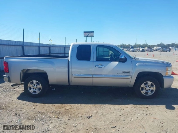 2011 Chevrolet Silverado 1500 LT with VIN 1GCRCSE0XBZ133317, listed as a IAAI auction lot 40613235 with 96,334 mi miles. Bid and sale history available at carsss.com. Image 13.