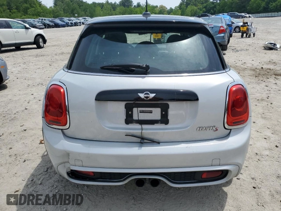 2015 MINI Hardtop 4 Door S with VIN WMWXU3C5XF2B56555, listed as a Copart auction lot 58775215 with 101,426 mi miles and Clean title. Bid and sale history available at DreamBid. Image 6.