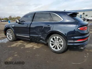 2022 Bentley Bentayga V8 z VIN SJAAM2ZV5NC016981, wystawiony jako Copart lot #43359514 z przebiegiem 8814 mil mil oraz . Historia ofert i sprzedaży dostępna na DreamBid. Obrazek 2.