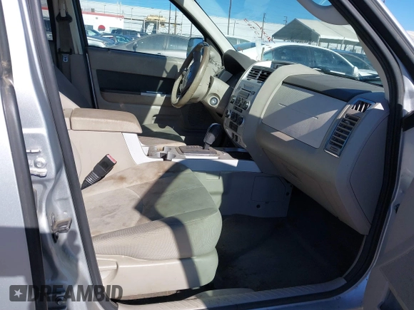 2011 Mercury Mariner z VIN 4M2CN8B70BKJ04853, wystawiony jako IAAI lot #41345383 z przebiegiem 259 727 mil mil oraz . Historia ofert i sprzedaży dostępna na DreamBid. Obrazek 5.