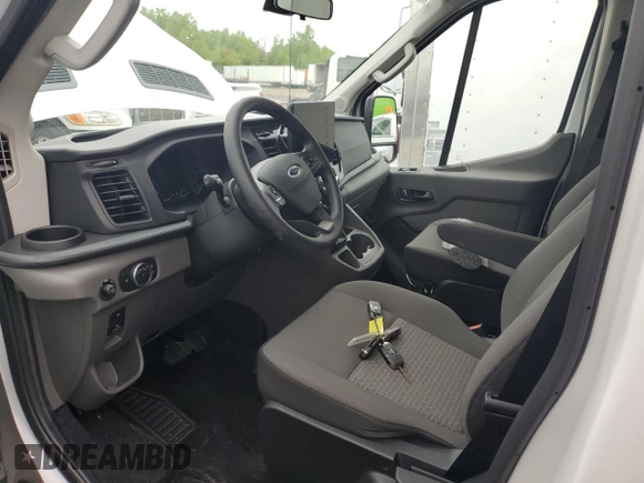 2025 Ford Transit Passenger XL z VIN 1FBAX9CGXSKA05361, wystawiony jako Copart lot #57855205 z przebiegiem 3 117 mil mil oraz Czysty tytuł • Clean title. Historia ofert i sprzedaży dostępna na DreamBid. Obrazek 7.