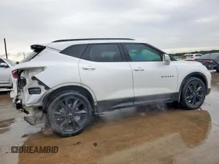 2020 Chevrolet Blazer RS z VIN 3GNKBERS4LS586243, wystawiony jako Copart lot #55514245 z przebiegiem 47 365 mil mil oraz Szkoda całkowita • Salvage title. Historia ofert i sprzedaży dostępna na DreamBid. Obrazek 3.