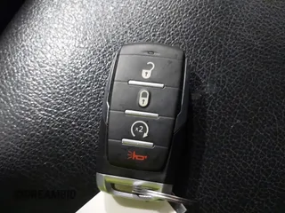 2021 Ram 1500 Big Horn z VIN 1C6SRFBT8MN696504, wystawiony jako IAAI lot #41669093 z przebiegiem 63 356 mil mil oraz . Historia ofert i sprzedaży dostępna na DreamBid. Obrazek 11.