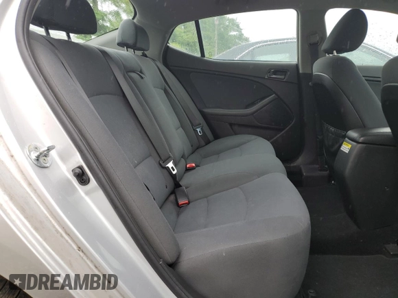 2015 Kia Optima LX z VIN 5XXGM4A72FG377717, wystawiony jako Copart lot #58707275 z przebiegiem 137 548 mil mil oraz Czysty tytuł • Clean title. Historia ofert i sprzedaży dostępna na DreamBid. Obrazek 10.