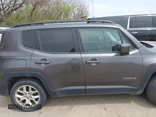 2018 Jeep Renegade Latitude with VIN ZACCJABB8JPJ55645, listed as a IAAI auction lot 42071695 with 124,067 mi miles. Bid and sale history available at carsss.com. Image 13.