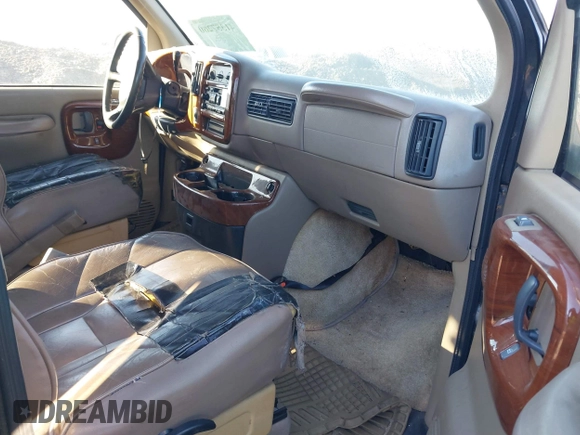 2000 Chevrolet Express Cargo Van w/YF7 with VIN 1GBFG15R6Y1173065, listed as a IAAI auction lot 41357260 with 242,540 mi miles. Bid and sale history available at carsss.com. Image 5.