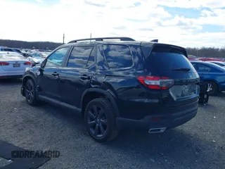 2025 Honda Pilot Sport z VIN 5FNYG1H38SB030483, wystawiony jako IAAI lot #41694690 z przebiegiem 11 118 mil mil oraz . Historia ofert i sprzedaży dostępna na DreamBid. Obrazek 3.