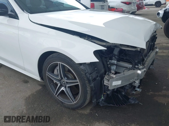 2018 Mercedes-Benz E 300 with VIN WDDZF4JB0JA371240, listed as a IAAI auction lot 42061937 with 66,167 mi miles and . Bid and sale history available at DreamBid. Image 18.