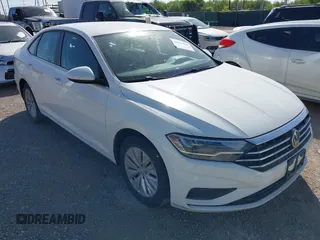 2019 Volkswagen Jetta S z VIN 3VWC57BU9KM105334, wystawiony jako IAAI lot #42051206 z przebiegiem 103 184 mil mil oraz . Historia ofert i sprzedaży dostępna na DreamBid. Obrazek 1.