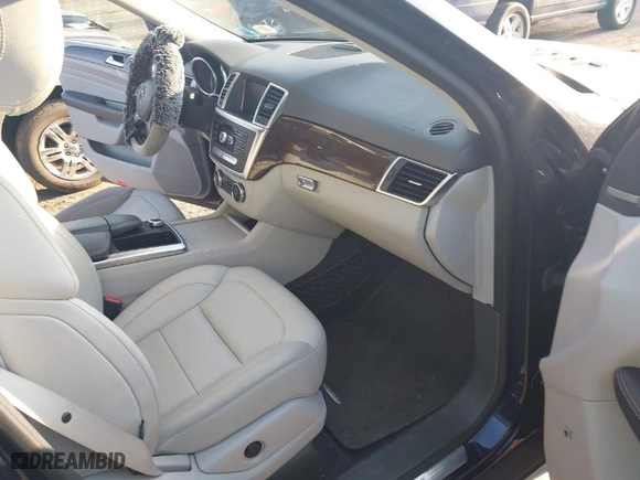 2012 Mercedes-Benz M-Class ML 350 with VIN 4JGDA5HB2CA067260, listed as a IAAI auction lot 41913715 with 97,766 mi miles. Bid and sale history available at carsss.com. Image 5.