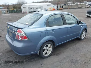 2007 Chevrolet Aveo LT z VIN KL1TG56627B046162, wystawiony jako IAAI lot #42065922 z przebiegiem 116 359 mil mil oraz . Historia ofert i sprzedaży dostępna na DreamBid. Obrazek 4.