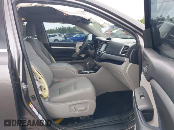 2017 Toyota Highlander XLE with VIN 5TDJZRFH6HS417613, listed as a IAAI auction lot 42440157 with 84,480 mi miles and . Bid and sale history available at DreamBid. Image 5.