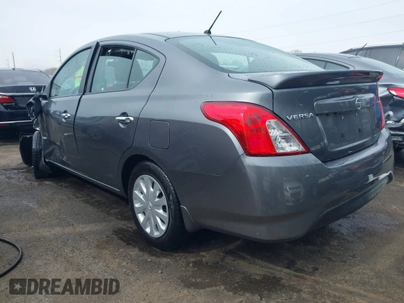 2019 Nissan Versa SV z VIN 3N1CN7AP8KL838112, wystawiony jako IAAI lot #41930746 z przebiegiem 27 404 mil mil oraz . Historia ofert i sprzedaży dostępna na DreamBid. Obrazek 3.