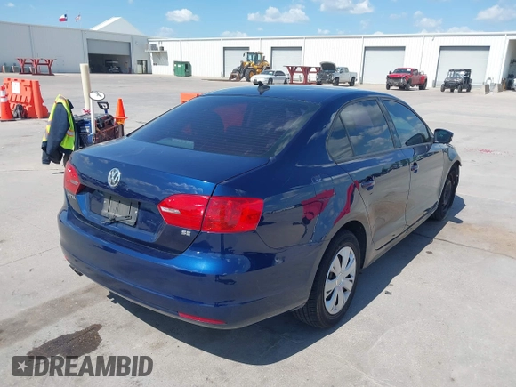 2014 Volkswagen Jetta SE z VIN 3VWD17AJ9EM402714, wystawiony jako IAAI lot #42088715 z przebiegiem 115 291 mil mil oraz . Historia ofert i sprzedaży dostępna na DreamBid. Obrazek 4.
