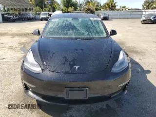 2022 Tesla Model 3 z VIN 5YJ3E1EA5NF189274, wystawiony jako Copart lot #57160765 z przebiegiem 127 420 mil mil oraz Szkoda całkowita • Salvage title. Historia ofert i sprzedaży dostępna na DreamBid. Obrazek 5.