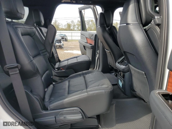 2024 Lincoln Navigator Reserve with VIN 5LMJJ2LG5REL04228, listed as a Copart auction lot 84090274 with 44 mi miles and Salvage Title. Bid and sale history available at carsss.com. Image 11.