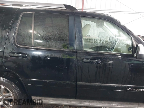 2010 Mercury Mountaineer Premier z VIN 4M2EN3JE6AUJ04564, wystawiony jako IAAI lot #41315942 z przebiegiem 125 981 mil mil oraz . Historia ofert i sprzedaży dostępna na DreamBid. Obrazek 13.