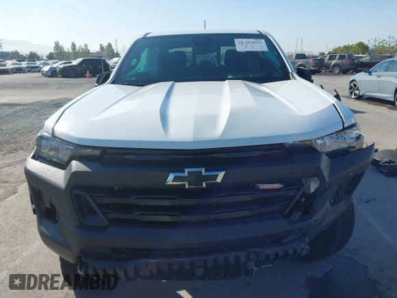 2024 Chevrolet Colorado 4WD Trail Boss z VIN 1GCPTEEK5R1117187, wystawiony jako IAAI lot #42355825 z przebiegiem 10 837 mil mil oraz . Historia ofert i sprzedaży dostępna na DreamBid. Obrazek 12.