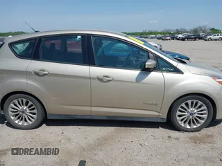 2017 Ford C-Max SE z VIN 1FADP5AU7HL117831, wystawiony jako IAAI lot #42034045 z przebiegiem 124 014 mil mil oraz . Historia ofert i sprzedaży dostępna na DreamBid. Obrazek 13.
