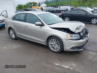 2014 Volkswagen Jetta TDI w/Premium/Nav с VIN 3VWLL7AJ9EM226026, выставлен на аукционе IAAI как лот 42219871 с пробегом 100 386 миль миль и . История ставок и продаж доступна на DreamBid. Изображение 1.
