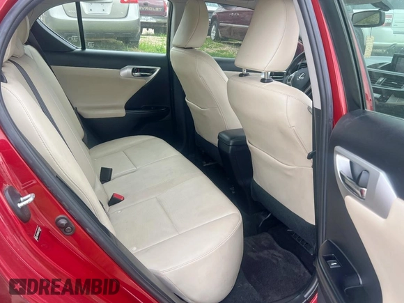 2013 Lexus CT 200h z VIN JTHKD5BH3D2165045, wystawiony jako Copart lot #59756555 z przebiegiem 106 547 mil mil oraz Czysty tytuł • Clean title. Historia ofert i sprzedaży dostępna na DreamBid. Obrazek 6.