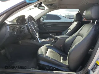 2011 BMW 3 Series 328i z VIN WBAKE5C55BE429684, wystawiony jako Copart lot #49988935 z przebiegiem 108 842 mil mil oraz Szkoda całkowita • Salvage title. Historia ofert i sprzedaży dostępna na DreamBid. Obrazek 7.