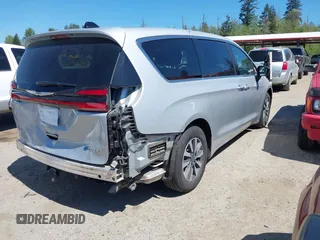 2024 Chrysler Pacifica Hybrid Select z VIN 2C4RC1S7XRR147332, wystawiony jako IAAI lot #42194613 z przebiegiem 25 493 mil mil oraz . Historia ofert i sprzedaży dostępna na DreamBid. Obrazek 4.