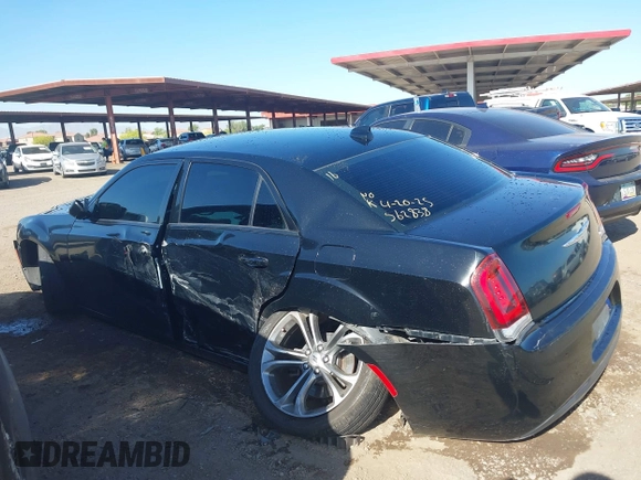 2019 Chrysler 300 S z VIN 2C3CCABG5KH562838, wystawiony jako IAAI lot #42134711 z przebiegiem 118 506 mil mil oraz . Historia ofert i sprzedaży dostępna na DreamBid. Obrazek 14.