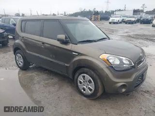 2013 Kia Soul with VIN KNDJT2A51D7506841, listed as a IAAI auction lot 41757317 with 171,439 mi miles. Bid and sale history available at carsss.com. Image 1.