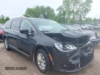 2019 Chrysler Pacifica Touring L with VIN 2C4RC1BG1KR629645, listed as a IAAI auction lot 42616915 with 148,190 mi miles and . Bid and sale history available at DreamBid. Image 1.
