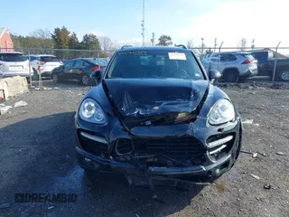 2012 Porsche Cayenne Turbo z VIN WP1AC2A23CLA84310, wystawiony jako IAAI lot #41530314 z przebiegiem 103 859 mil mil oraz . Historia ofert i sprzedaży dostępna na DreamBid. Obrazek 12.