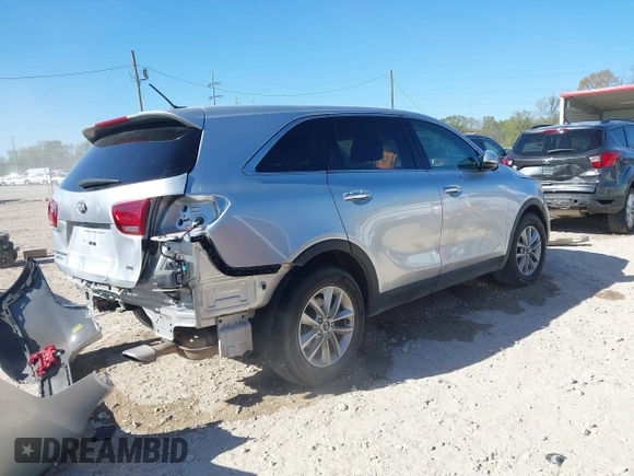 2019 Kia Sorento LX V6 with VIN 5XYPG4A59KG558518, listed as a IAAI auction lot 41808458 with 110,454 mi miles. Bid and sale history available at carsss.com. Image 4.