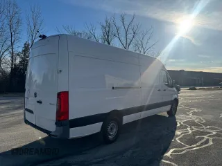 2019 Freightliner Sprinter z VIN WDRPF1CD0KT009249, wystawiony jako Copart lot #45033195 z przebiegiem Nie podano mil oraz Szkody całkowita. Historia ofert i sprzedaży dostępna na DreamBid. Obrazek 4.
