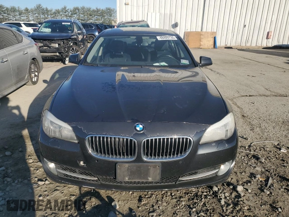 2012 BMW 5 Series 528i xDrive z VIN WBAXH5C56CDW08935, wystawiony jako Copart lot #48409735 z przebiegiem 169 985 mil mil oraz Czysty tytuł • Clean title. Historia ofert i sprzedaży dostępna na DreamBid. Obrazek 5.