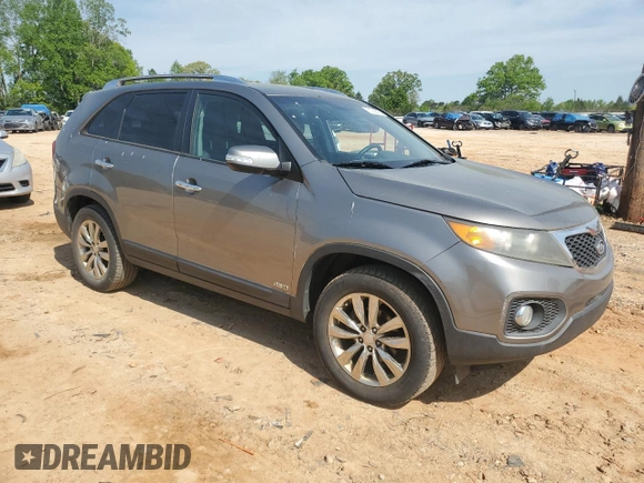 2011 Kia Sorento EX z VIN 5XYKUDA29BG113074, wystawiony jako Copart lot #51768875 z przebiegiem 212 884 mil mil oraz Czysty tytuł • Clean title. Historia ofert i sprzedaży dostępna na DreamBid. Obrazek 4.