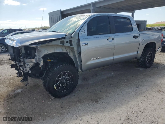 2018 Toyota Tundra 4WD SR5 with VIN 5TFDW5F18JX774213, listed as a Copart auction lot 52286075 with 137,506 mi miles and Salvage Title. Bid and sale history available at carsss.com. Image 1.