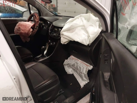 2019 Chevrolet Trax LT with VIN KL7CJPSB4KB904973, listed as a IAAI auction lot 41543482 with 73,897 mi miles. Bid and sale history available at carsss.com. Image 5.