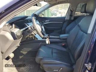 2021 Audi e-tron Prestige z VIN WA1VAAGEXMB028077, wystawiony jako Copart lot #51068735 z przebiegiem 36 998 mil mil oraz Szkody całkowita. Historia ofert i sprzedaży dostępna na DreamBid. Obrazek 7.