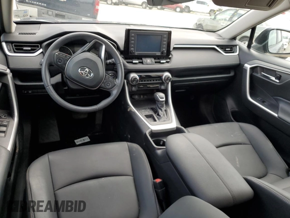 2021 Toyota RAV4 XLE Premium z VIN 2T3C1RFV2MC169635, wystawiony jako Copart lot #60987995 z przebiegiem Nie podano mil oraz Szkoda całkowita • Salvage title. Historia ofert i sprzedaży dostępna na DreamBid. Obrazek 8.