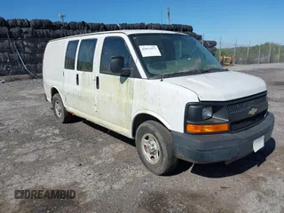 2008 Chevrolet Express Cargo z VIN 1GCFG15XX81173208, wystawiony jako IAAI lot #42011971 z przebiegiem Nie podano mil oraz . Historia ofert i sprzedaży dostępna na DreamBid. Obrazek 1.