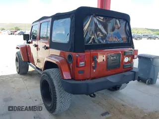 2014 Jeep Wrangler Unlimited Sahara z VIN 1C4BJWEG1EL209431, wystawiony jako IAAI lot #42325022 z przebiegiem 64 529 mil mil oraz . Historia ofert i sprzedaży dostępna na DreamBid. Obrazek 3.