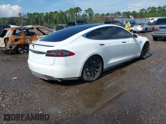 2014 Tesla Model S 60 with VIN 5YJSA1H1XEFP40611, listed as a IAAI auction lot 42826752 with Not provided miles and . Bid and sale history available at DreamBid. Image 4.
