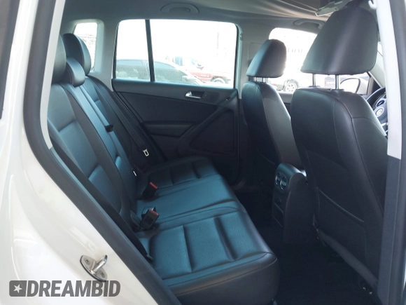 2013 Volkswagen Tiguan SE z VIN WVGAV7AX9DW514874, wystawiony jako IAAI lot #42686433 z przebiegiem 101 782 mil mil oraz . Historia ofert i sprzedaży dostępna na DreamBid. Obrazek 8.
