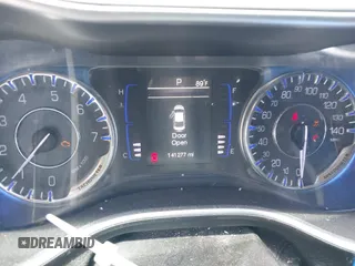 2015 Chrysler 200 Limited с VIN 1C3CCCABXFN602619, выставлен на аукционе IAAI как лот 42406804 с пробегом 141 277 миль миль и . История ставок и продаж доступна на DreamBid. Изображение 7.