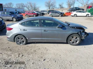 2017 Hyundai Elantra Value Edition z VIN KMHD84LF3HU401009, wystawiony jako IAAI lot #41704711 z przebiegiem 66 149 mil mil oraz . Historia ofert i sprzedaży dostępna na DreamBid. Obrazek 13.