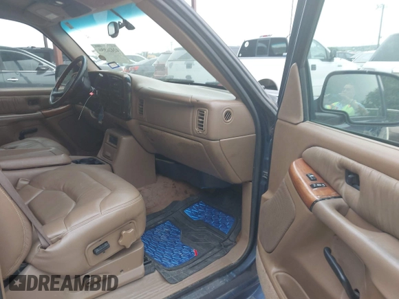 2000 Chevrolet Silverado 2500 LS z VIN 1GCFC29U5YE259603, wystawiony jako IAAI lot #42426550 z przebiegiem 229 438 mil mil oraz . Historia ofert i sprzedaży dostępna na DreamBid. Obrazek 5.