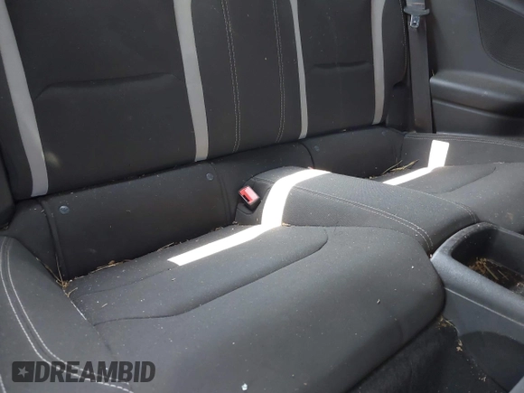 2018 Chevrolet Camaro 1LT z VIN 1G1FB1RS9J0111669, wystawiony jako IAAI lot #41898160 z przebiegiem Nie podano mil oraz . Historia ofert i sprzedaży dostępna na DreamBid. Obrazek 8.